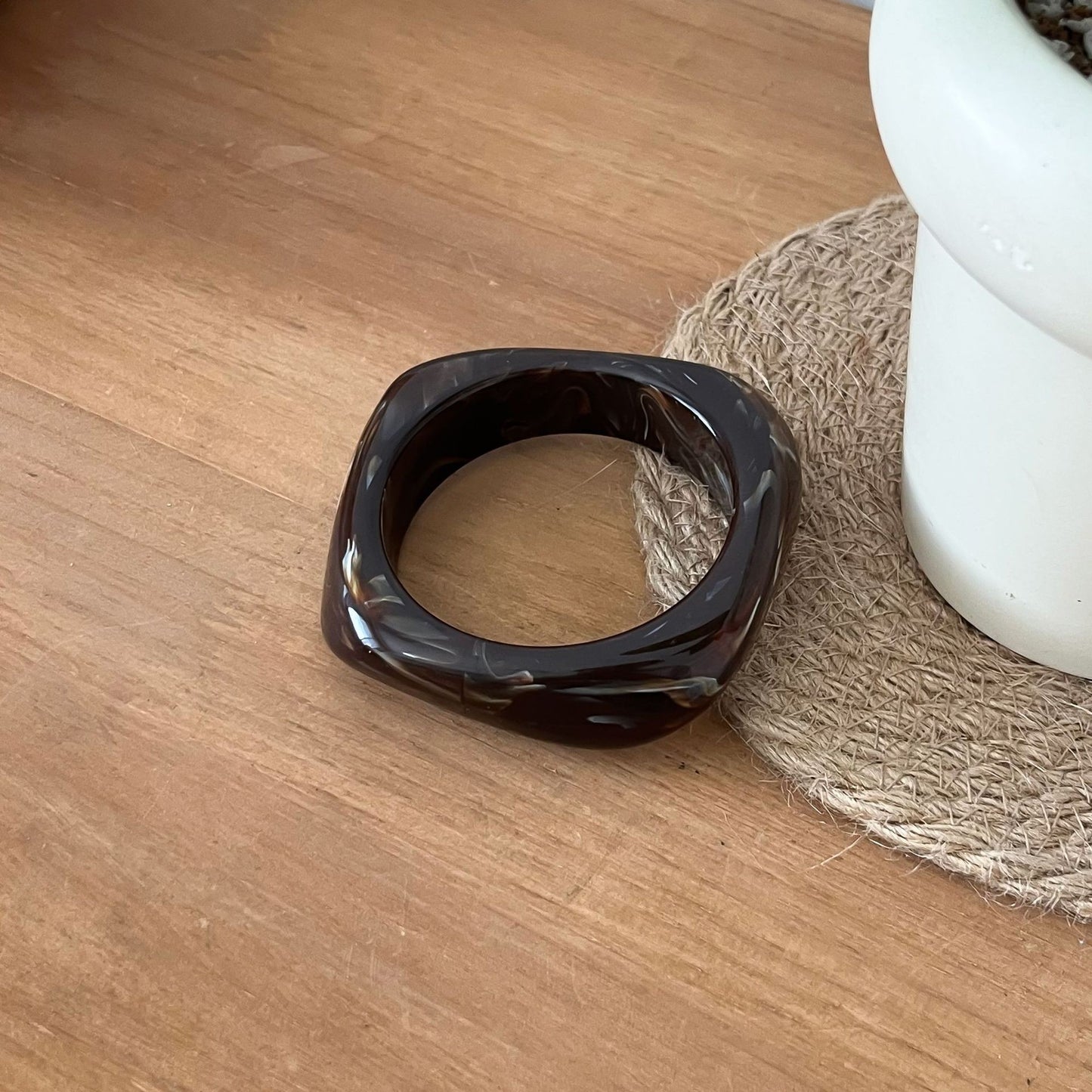 Café Resin Arc Bangle – Brown Geometric Statement | STUD