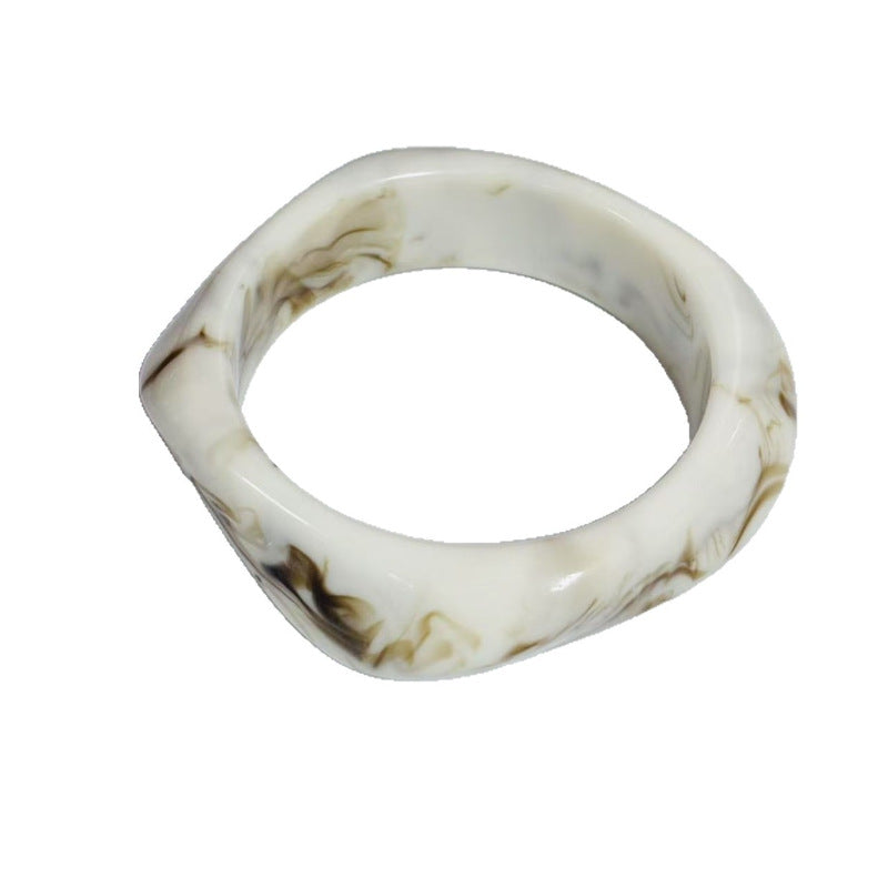 Café Resin Arc Bangle – Brown Geometric Statement | STUD