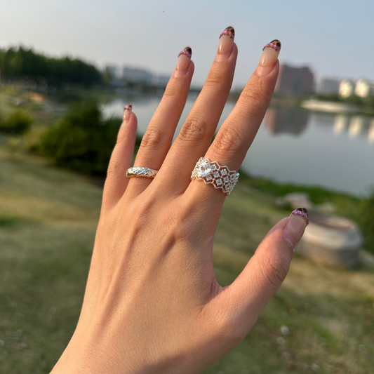 Laila S925 sterling silver ring with diamond-cut stone – timeless elegance by STUD