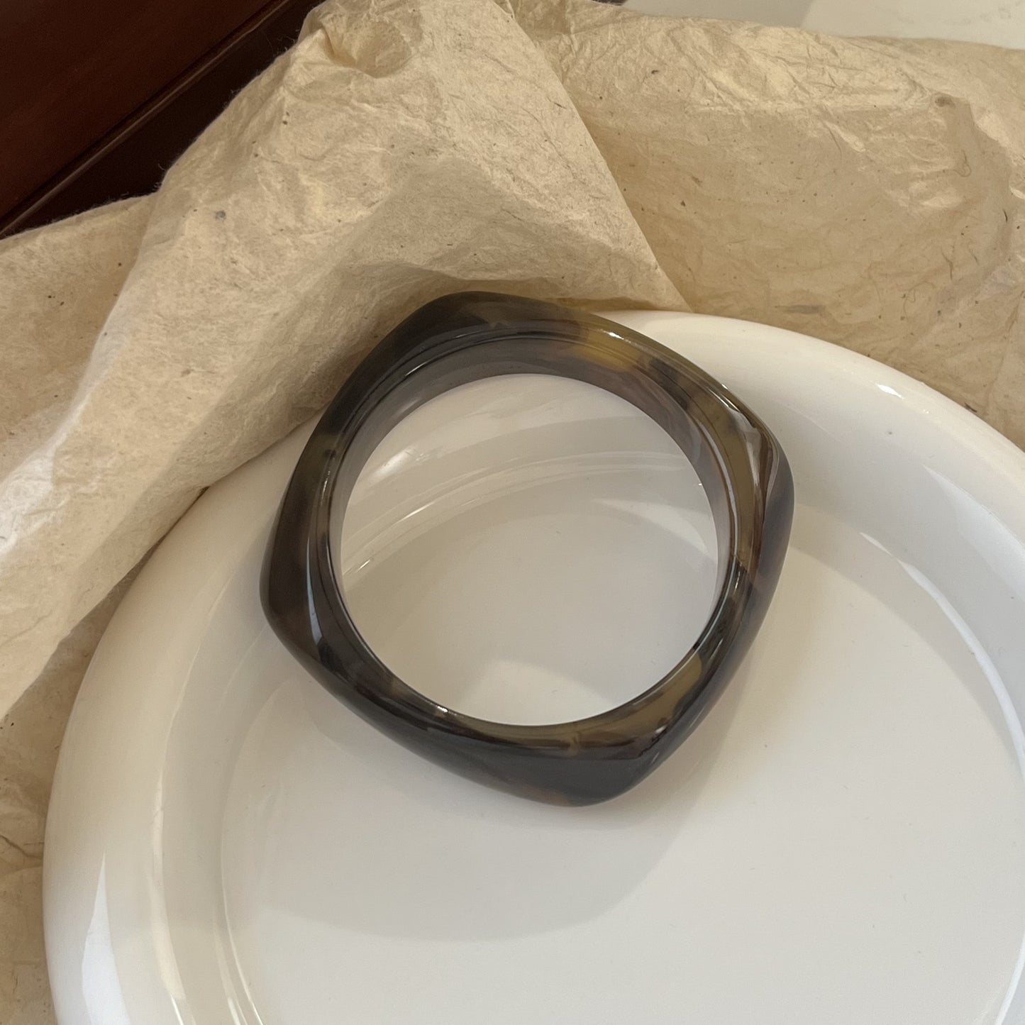 Café Resin Arc Bangle – Brown Geometric Statement | STUD