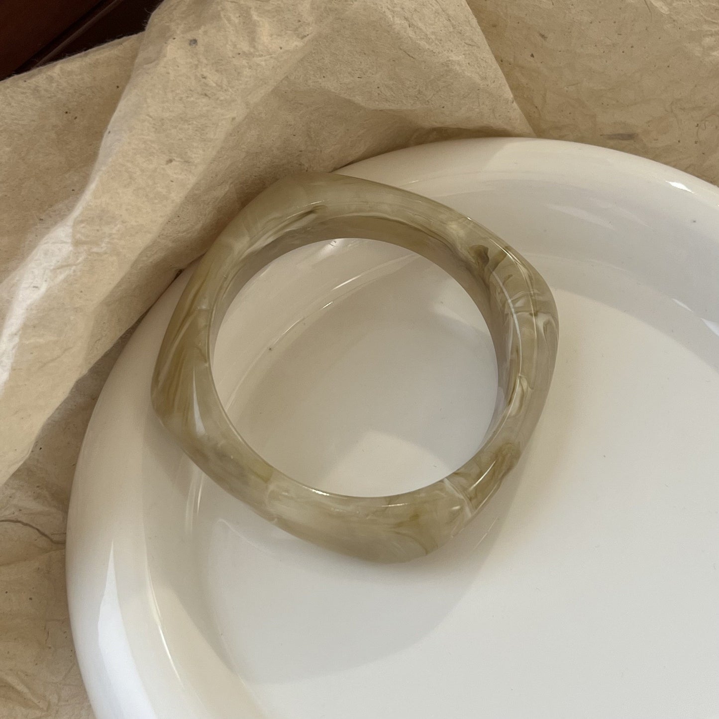 Café Resin Arc Bangle – Brown Geometric Statement | STUD