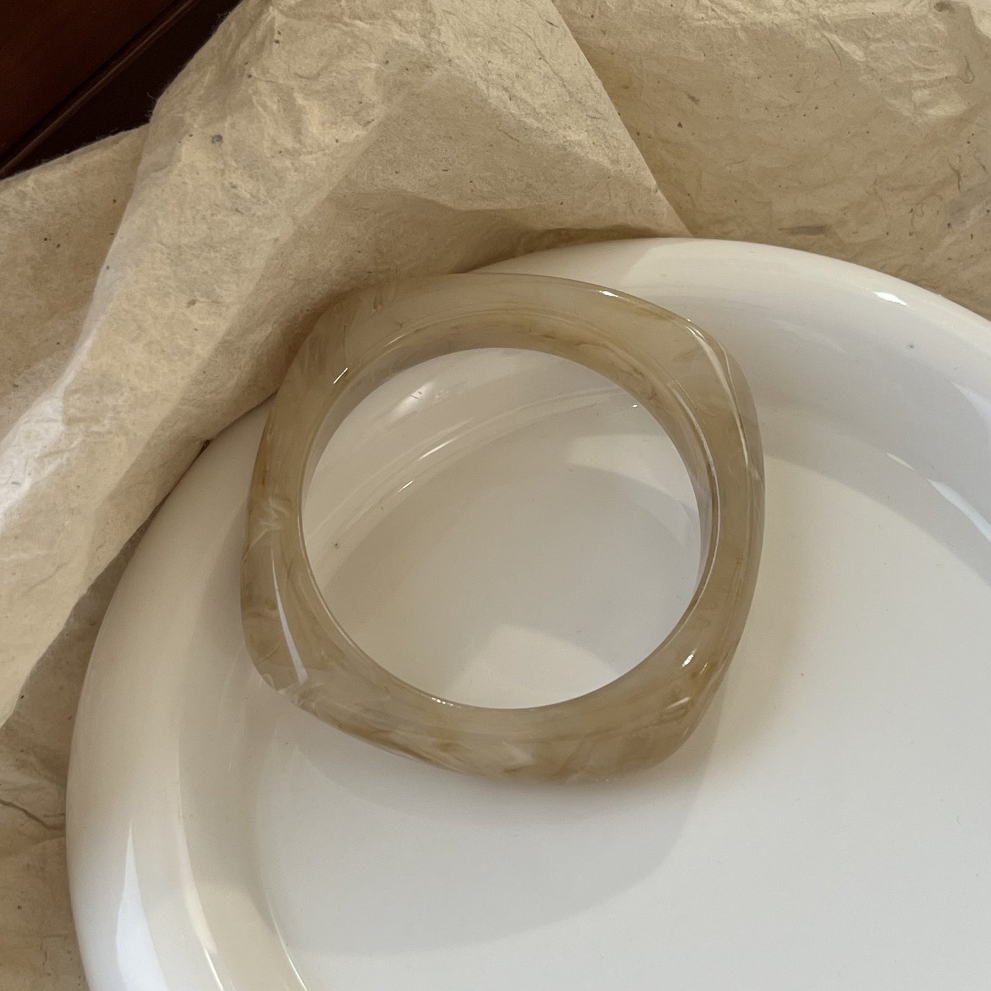 Café Resin Arc Bangle – Brown Geometric Statement | STUD