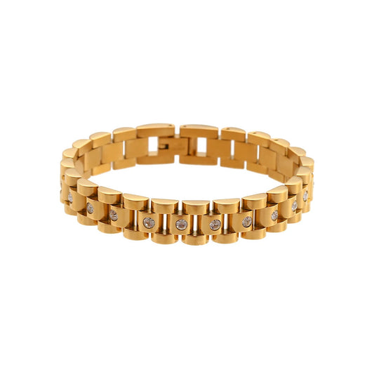 Close View of 18K gold watch band bracelet with shimmering diamonds – STUD