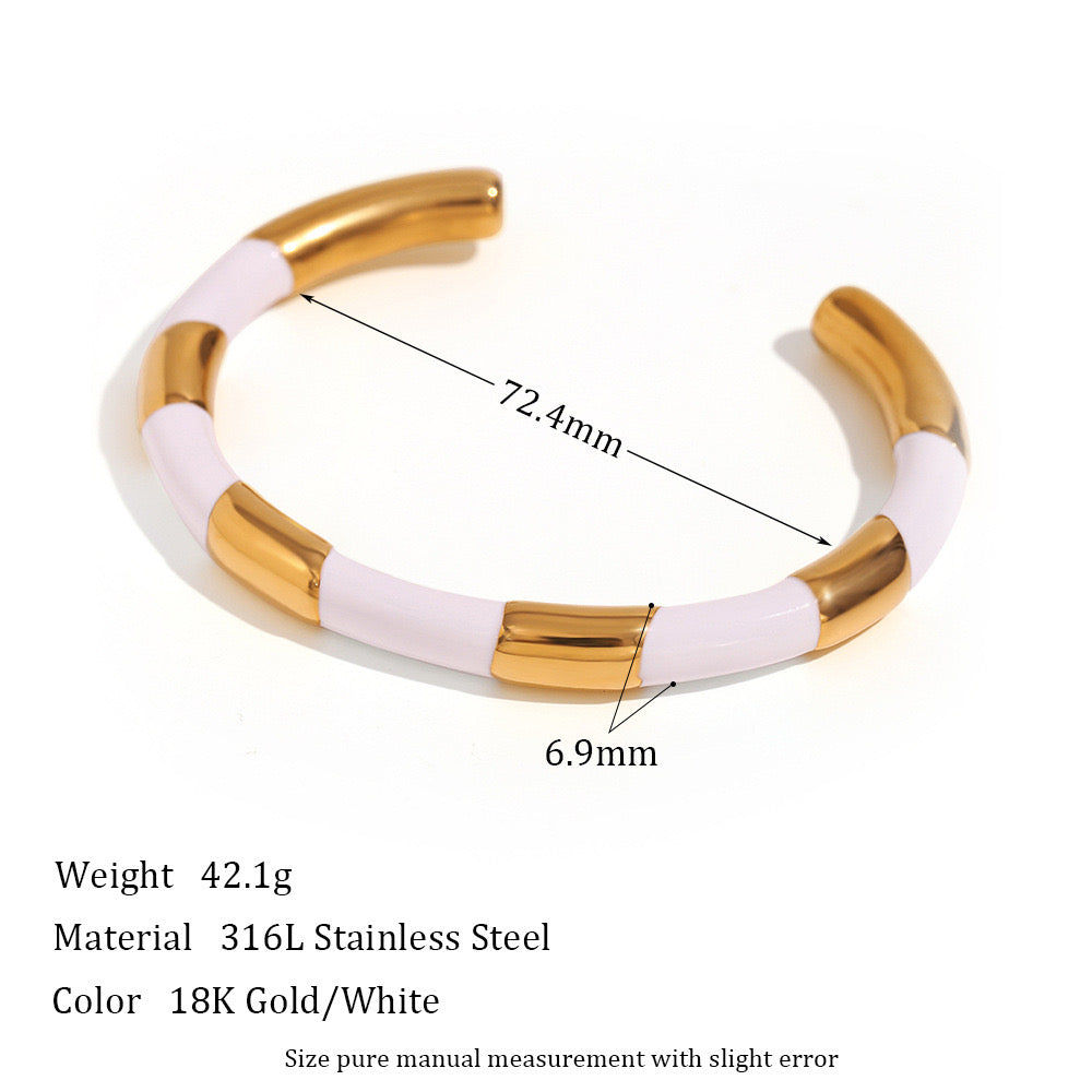 Size Details of Gold bangle with solid segments and enamel detailing – waterproof and hypoallergenic – STUD