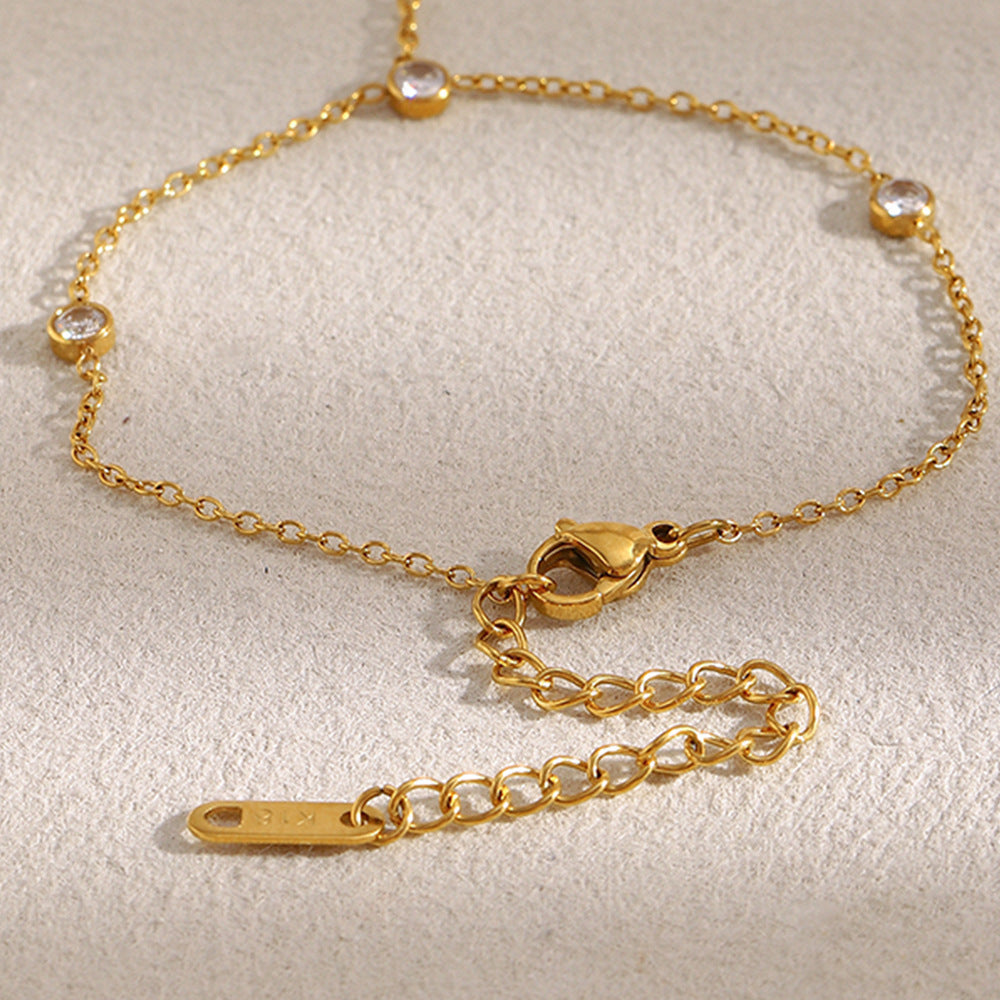 Textured double chain finger bracelet in gold plated stainless steel