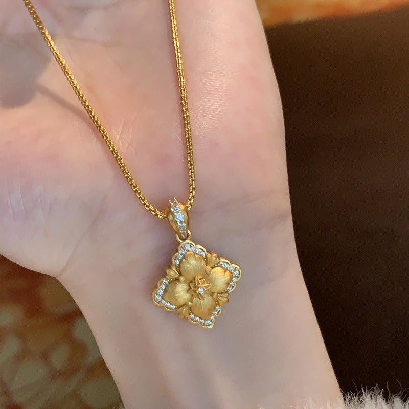 Reversible Gold Clover Pendant Necklace – 18K Plated | STUD