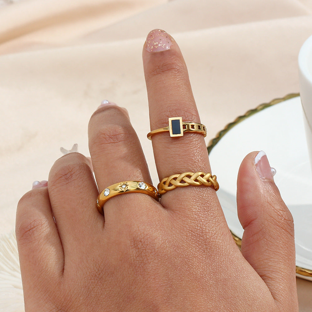 18K gold plated Starlit Shine ring with clear zircon stones and floral engravings – STUD