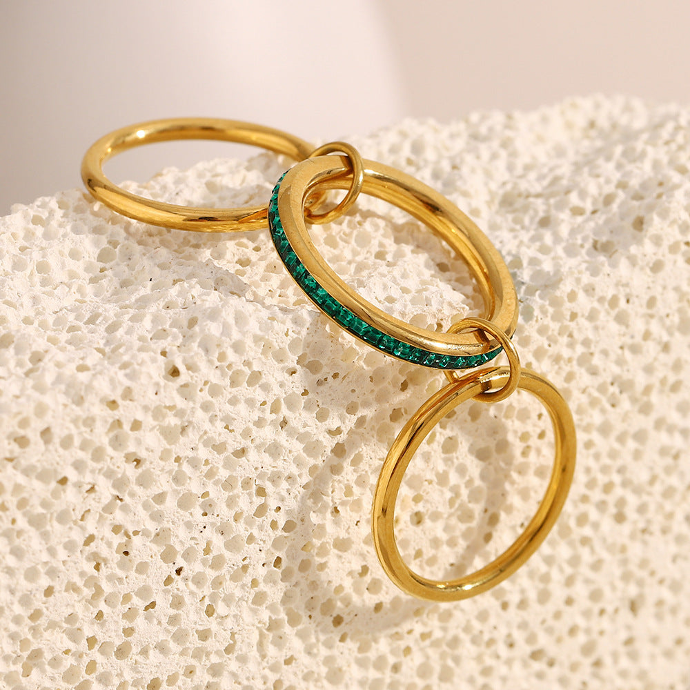 18K gold plated triple band ring with emerald green stones – retro luxe by STUD