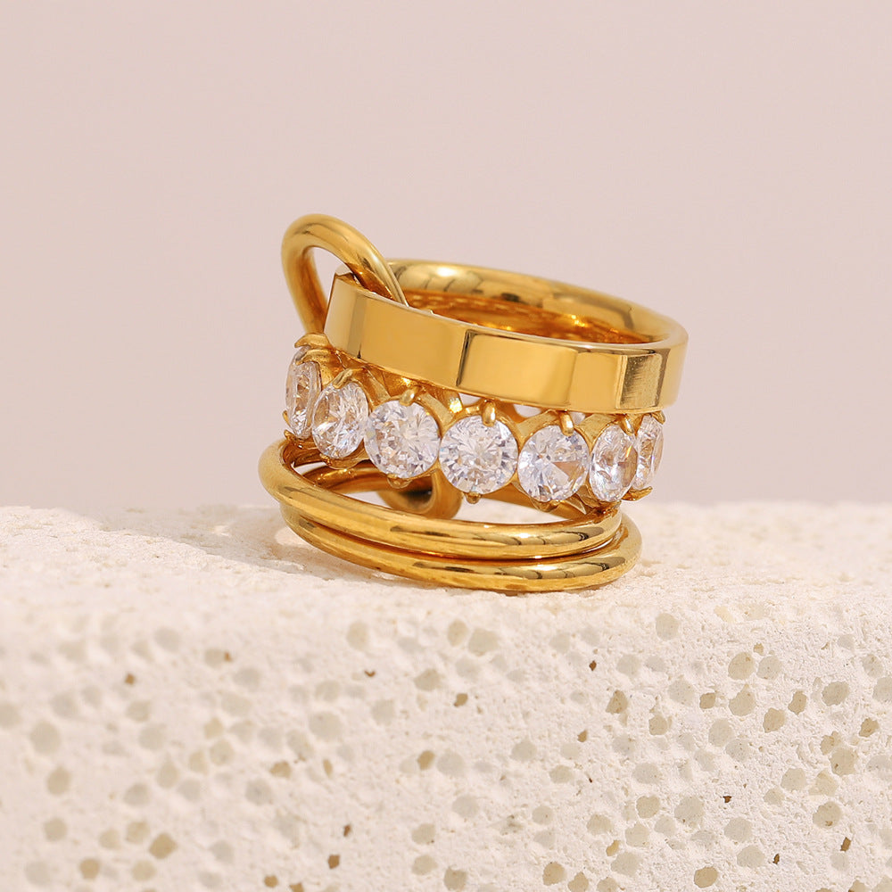 18K gold plated stacked ring set with high-shine bands and white zircon centerpiece – STUD