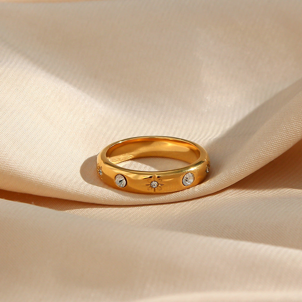 18K gold plated Starlit Shine ring with clear zircon stones and floral engravings – STUD