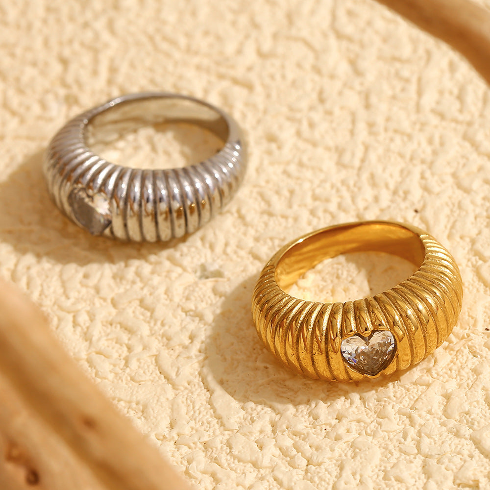 18K Gold Plated Hammered Heart Signet Ring – Waterproof & Anti-Tarnish – STUD