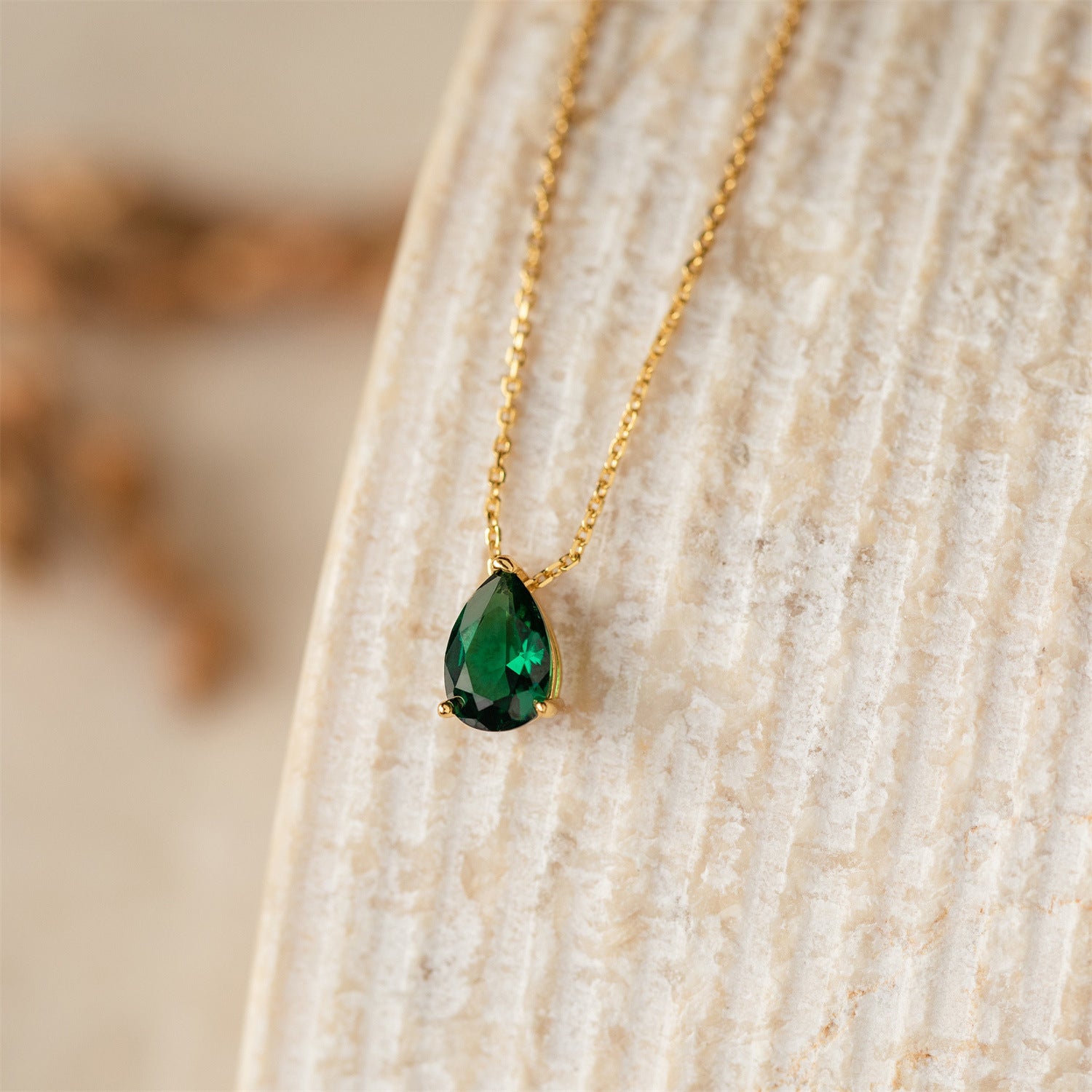 18K gold plated pear-shaped zircon birthstone necklace – elegant clavicle chain by STUD