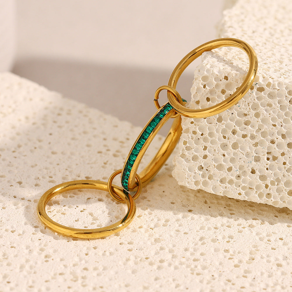 18K gold plated triple band ring with emerald green stones – retro luxe by STUD