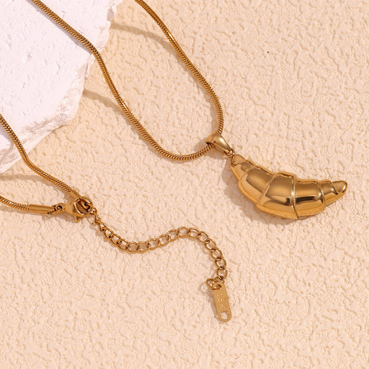 Croissant-style bullhorn pendant necklace on snake chain – 18K gold plated by STUD-Shop Till You Drop