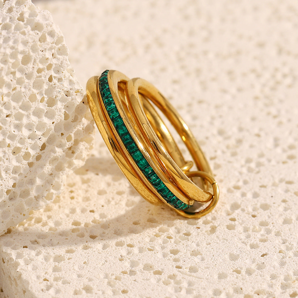 18K gold plated triple band ring with emerald green stones – retro luxe by STUD