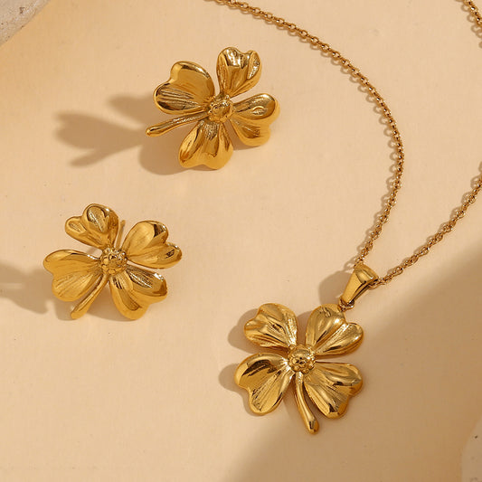 Close View of Trendy 18K gold-plated flower pendant necklace – retro modern design, waterproof by STUD (Shop Till You Drop)