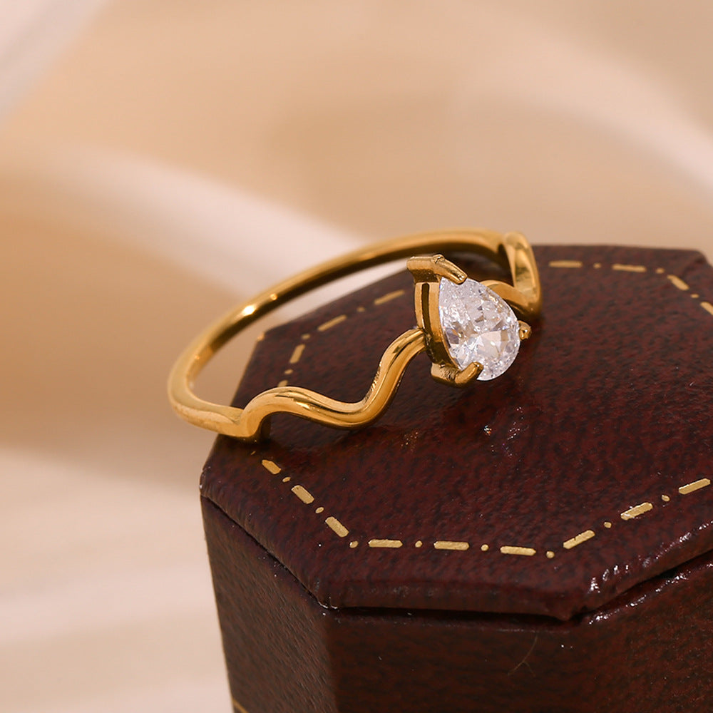 18K gold plated wave band ring with teardrop zircon stone – STUD