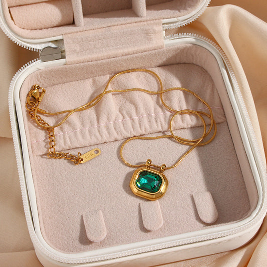 18K gold plated snake chain necklace with green emerald-cut zircon pendant – STUD