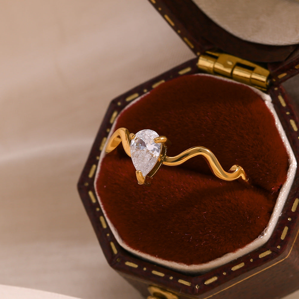 18K gold plated wave band ring with teardrop zircon stone – STUD