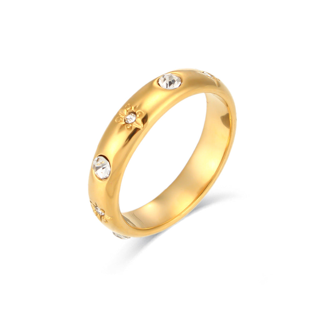 18K gold plated Starlit Shine ring with clear zircon stones and floral engravings – STUD