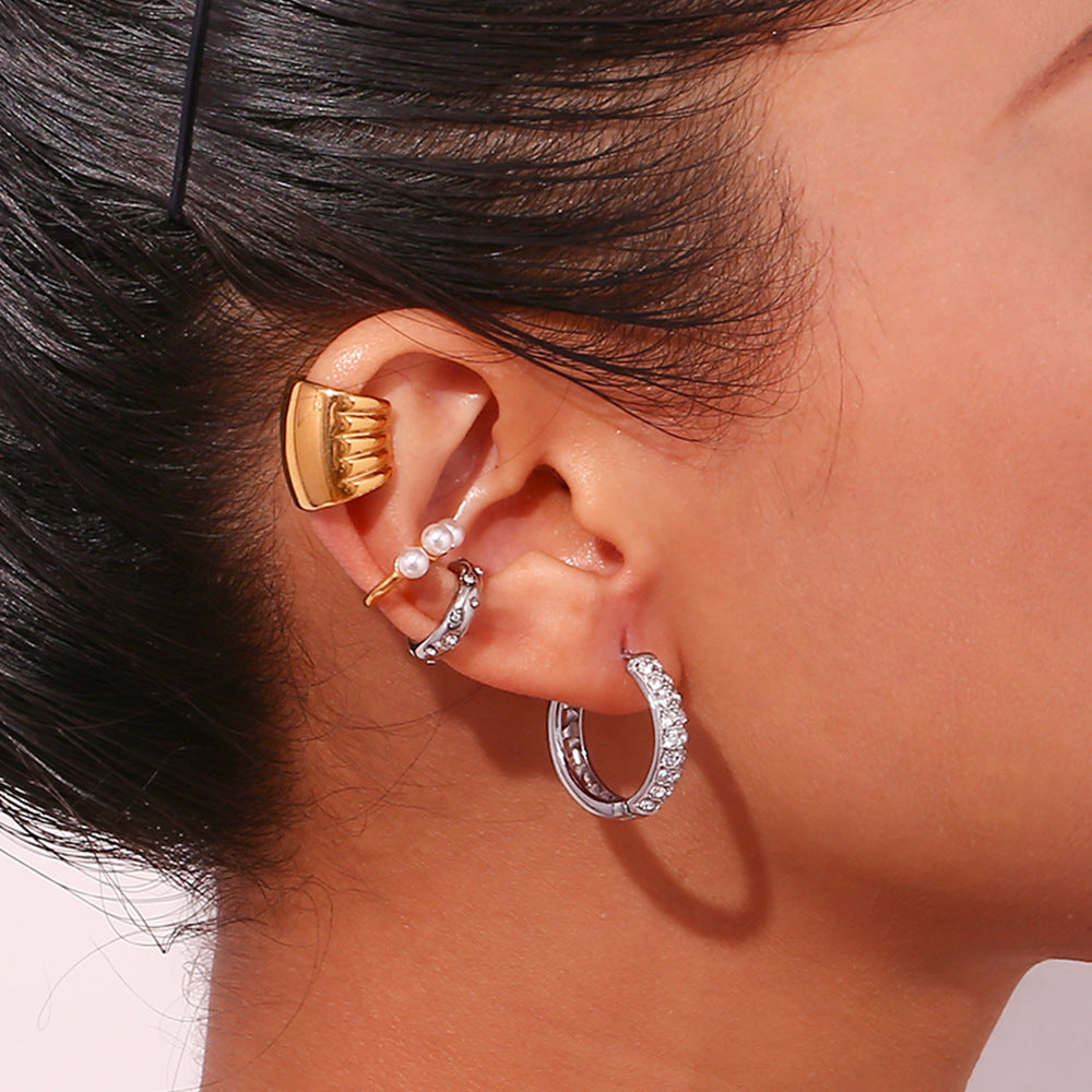 Silver mini hoop earrings with double row zircon and heart-cut back – STUD