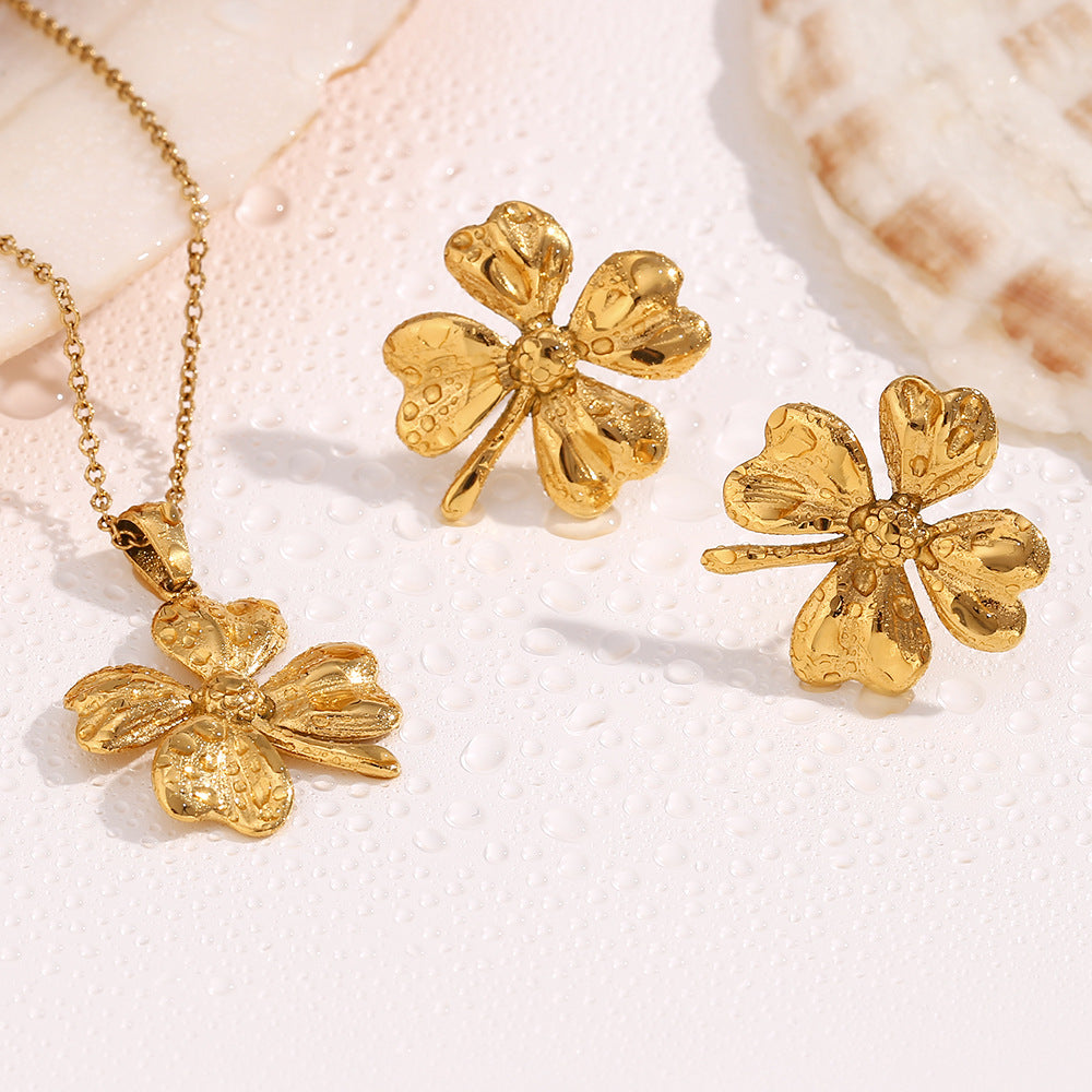 Trendy 18K Gold Flower Pendant Necklace