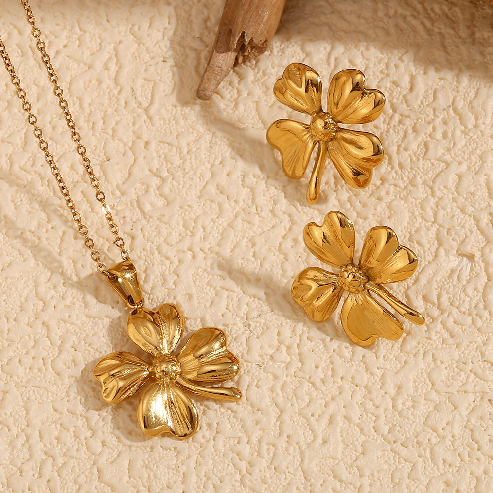 Trendy 18K Gold Flower Pendant Necklace