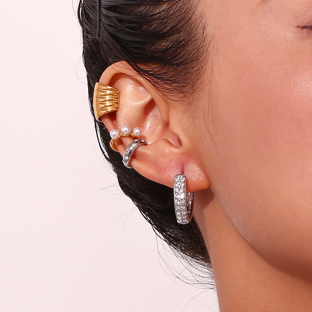 Silver mini hoop earrings with double row zircon and heart-cut back – STUD