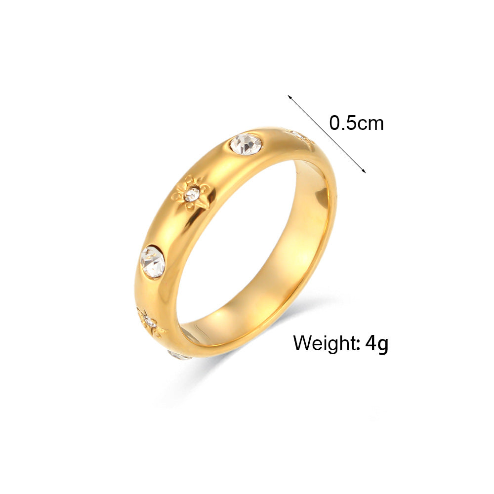 18K gold plated Starlit Shine ring with clear zircon stones and floral engravings – STUD
