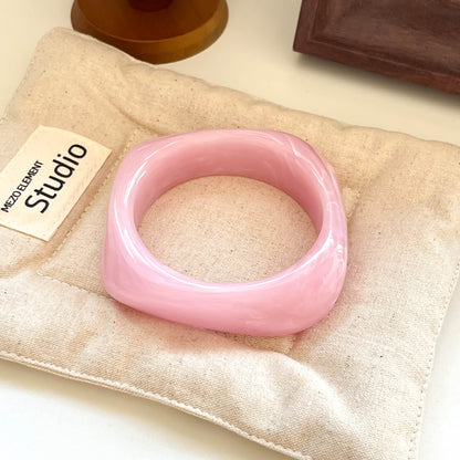 Café Resin Arc Bangle – Buy 1 for ₹499, 2 for ₹799 | STUD