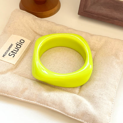Café Resin Arc Bangle – Buy 1 for ₹499, 2 for ₹799 | STUD