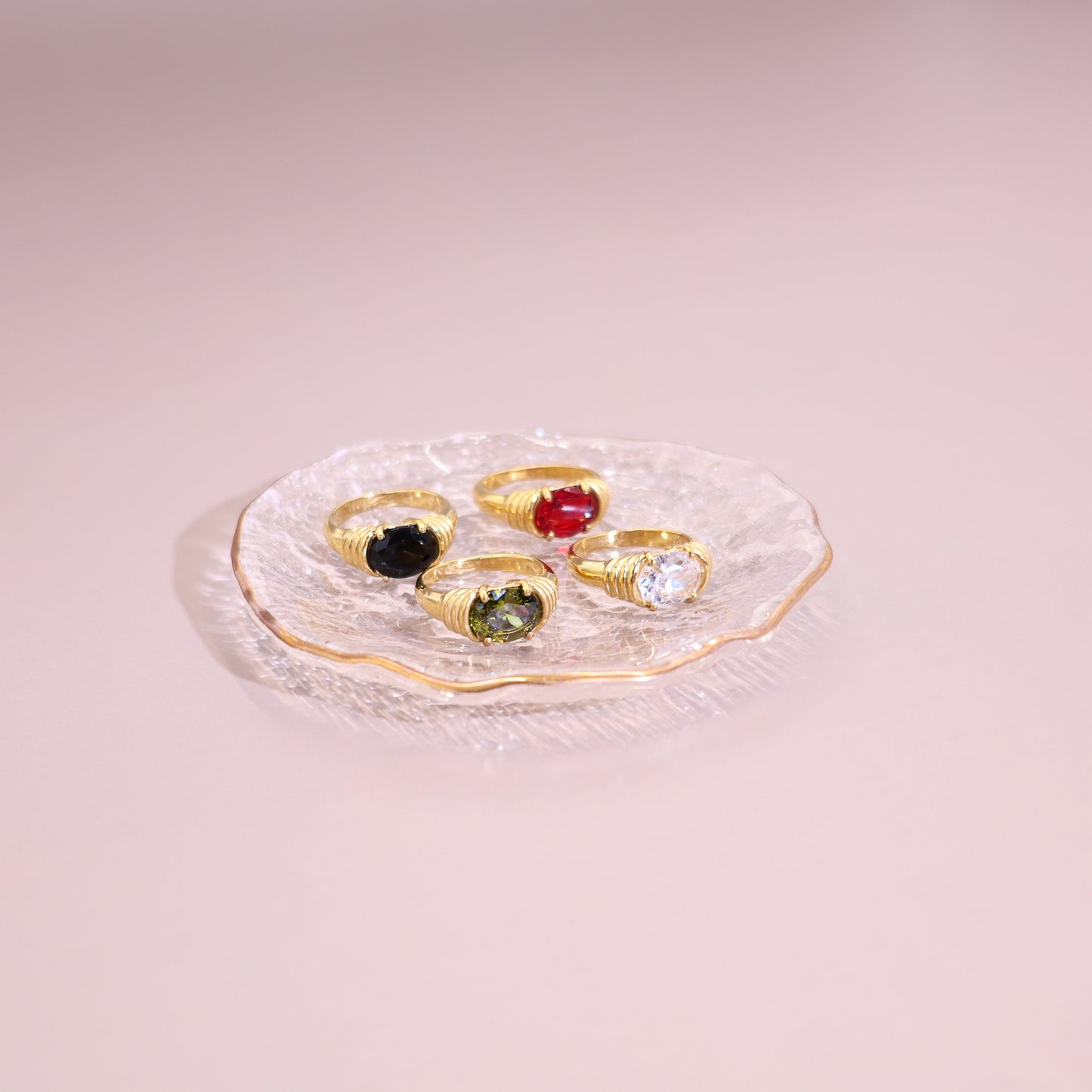 18K gold plated ring with clear oval-cut zircon and textured band – STUD