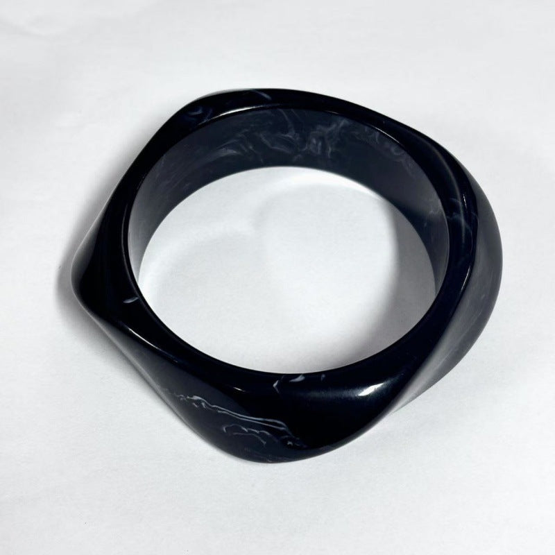 Café Resin Arc Bangle – Brown Geometric Statement | STUD