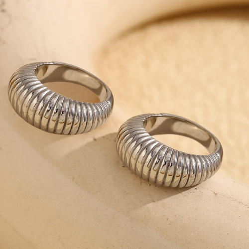 Bulky silver statement ring – 18K gold-plated stainless steel with long bread design – retro-modern jewelry by STUD (Shop Till You Drop)