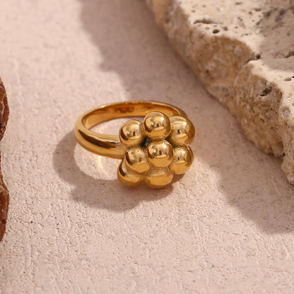 Gold bubble ring – sculptural balloon-style band in 18K gold-plated stainless steel – waterproof fashion jewelry by STUD (Shop Till You Drop)