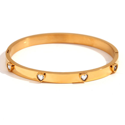 Close View of 18K gold plated bangle with heart-shaped zircon clasp – waterproof and elegant – STUD