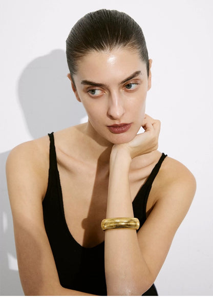 Model Wearing Elastic 18K gold plated snake chain bracelet – wide cuff design for women – STUD