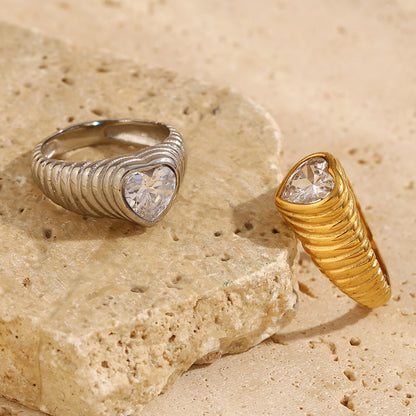 Niche Heart Zircon Ring