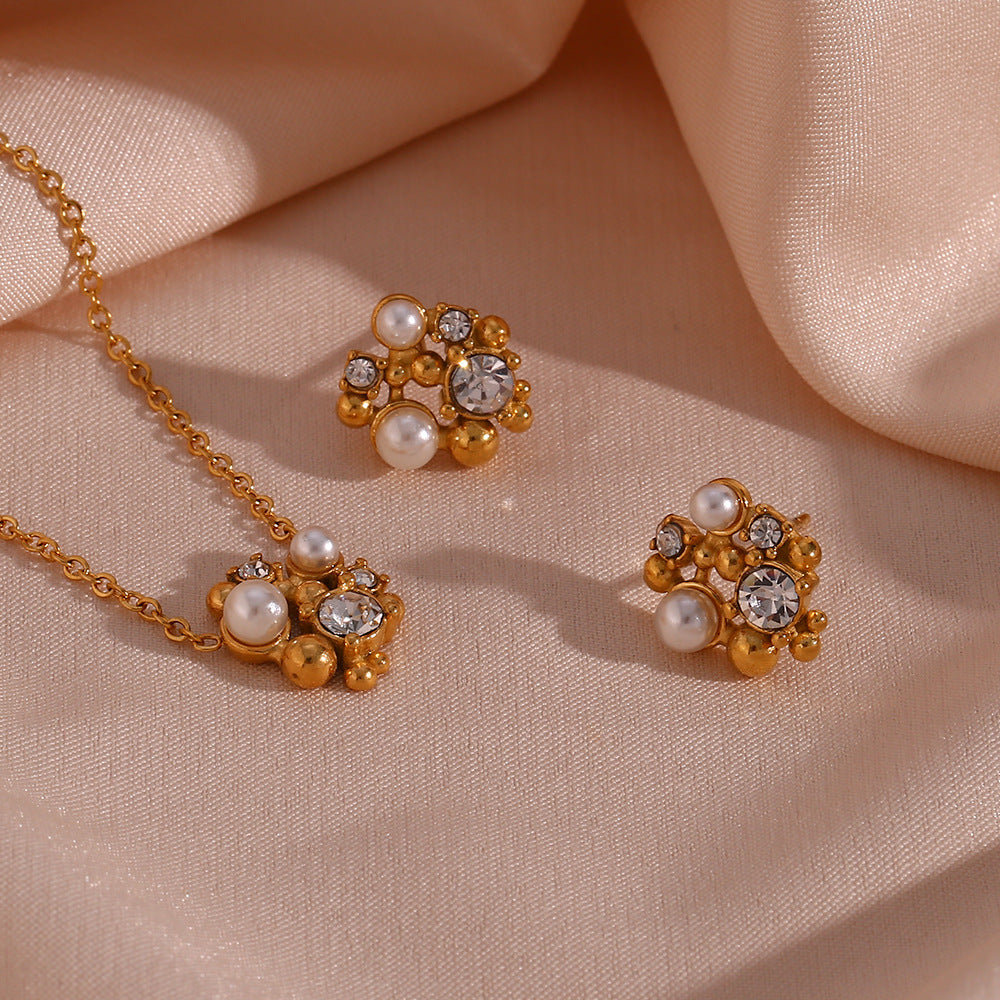 Elegant Floral Pearl and Crystal Necklace | 18K Gold-Plated Stainless Steel