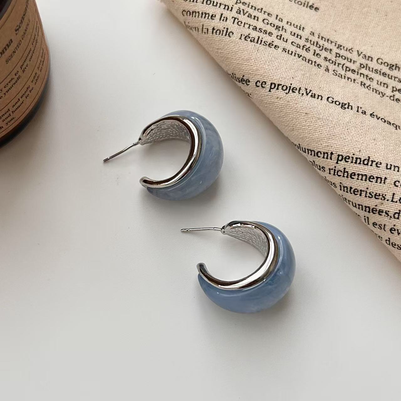 STUD Blue S925 Crescent Hoop Earrings with Retro Minimalist French Design