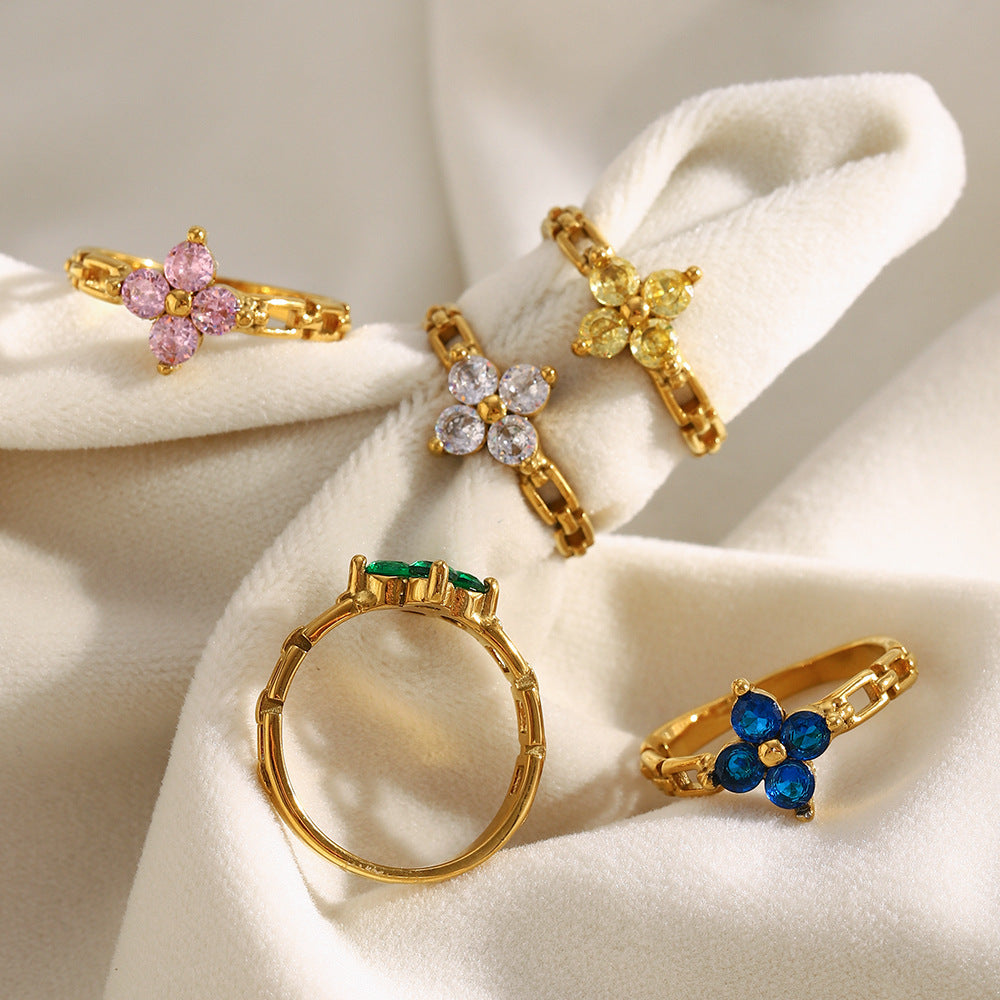 Gold floral ring with green zircon petals and link chain band – STUD