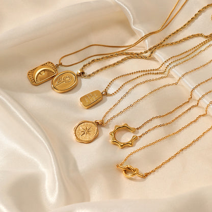 Minimal gold ripple pendant necklace