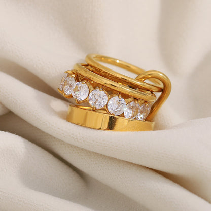 18K gold plated stacked ring set with high-shine bands and white zircon centerpiece – STUD