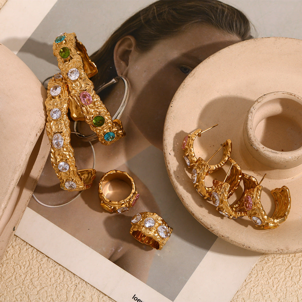 Chunky 18K gold-plated stainless steel ring with a raw sculpted texture and multicolor zircon detailing. A bold everyday statement.