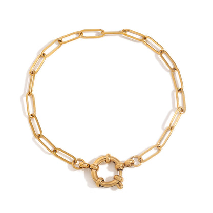Close View of 18K gold plated paperclip chain bracelet with slingshot clasp – waterproof and stylish – STUD