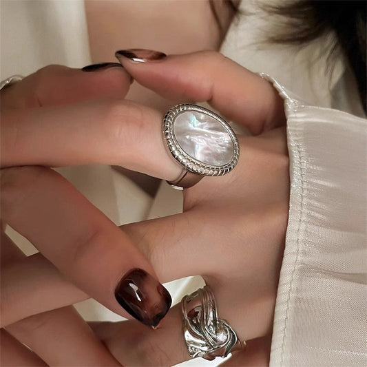 Oval mother of pearl silver ring with twisted vintage border – STUD