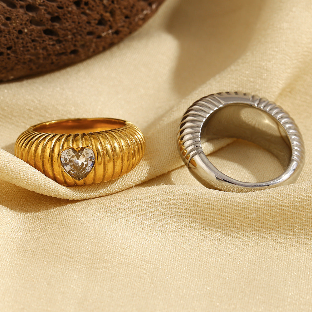 18K Gold Plated Hammered Heart Signet Ring – Waterproof & Anti-Tarnish – STUD