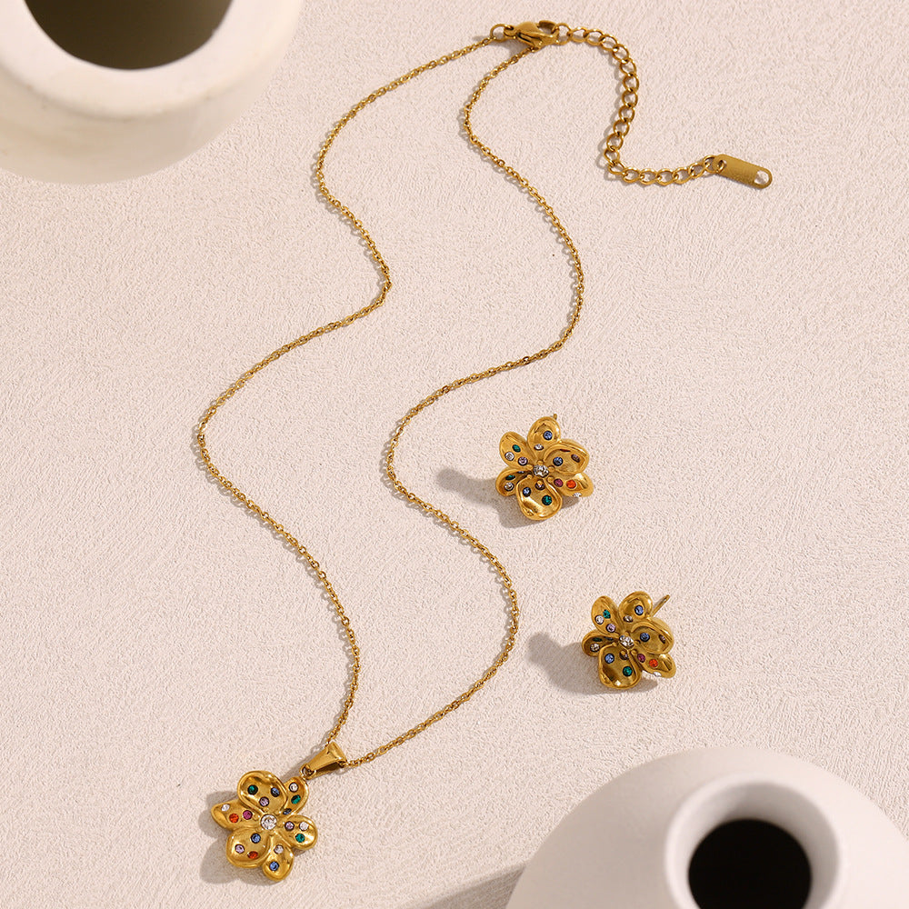 Vintage Bloom Pendant Necklace – 18K Gold