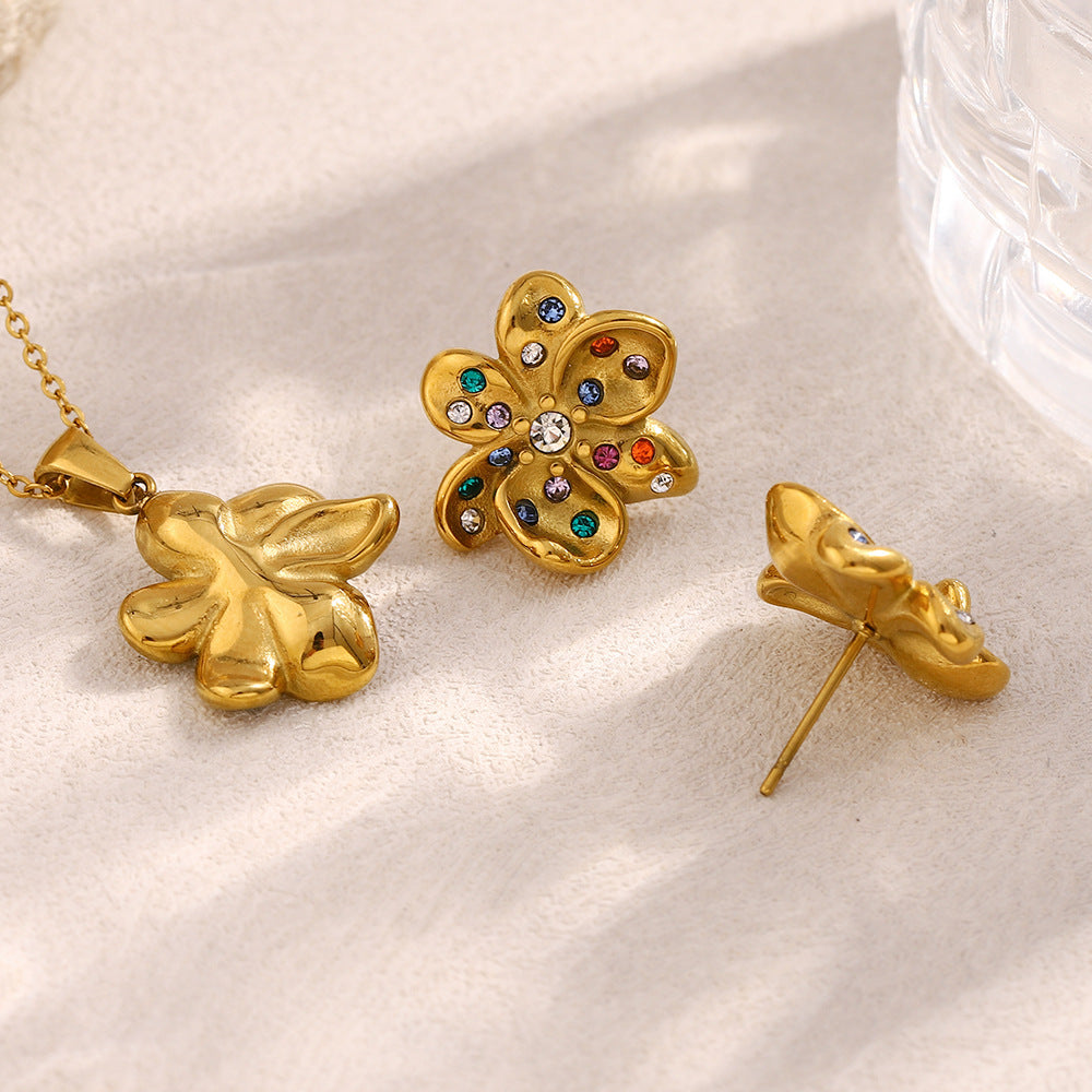 Vintage Bloom Pendant Necklace – 18K Gold