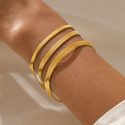 Minimalist gold snake chain bracelet with smooth finish – waterproof and rust-free – STUD
